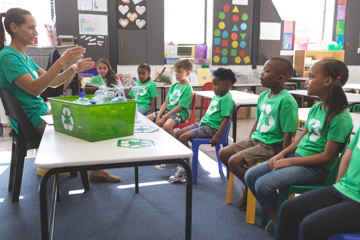 Teacher interacting with school kids about green energy and recycle