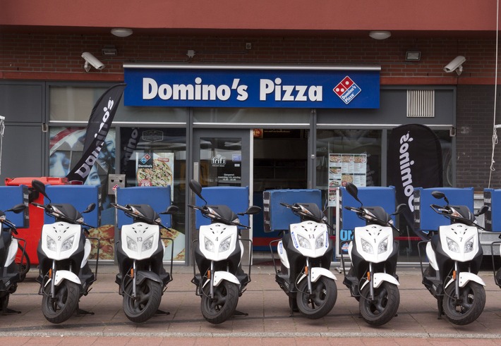 Domino's pizza store