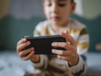 NEWS: School extends hours to limit screen time