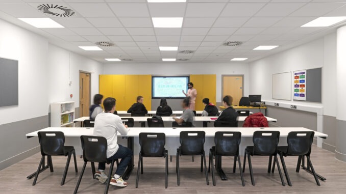 011_Saunders Architects_North Herts College_Stevenage_SG1_09-23_© Charles Hosea